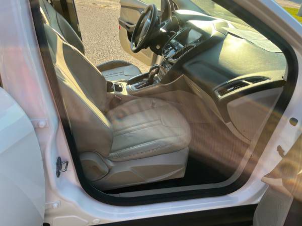 2012 Ford Focus Image 11