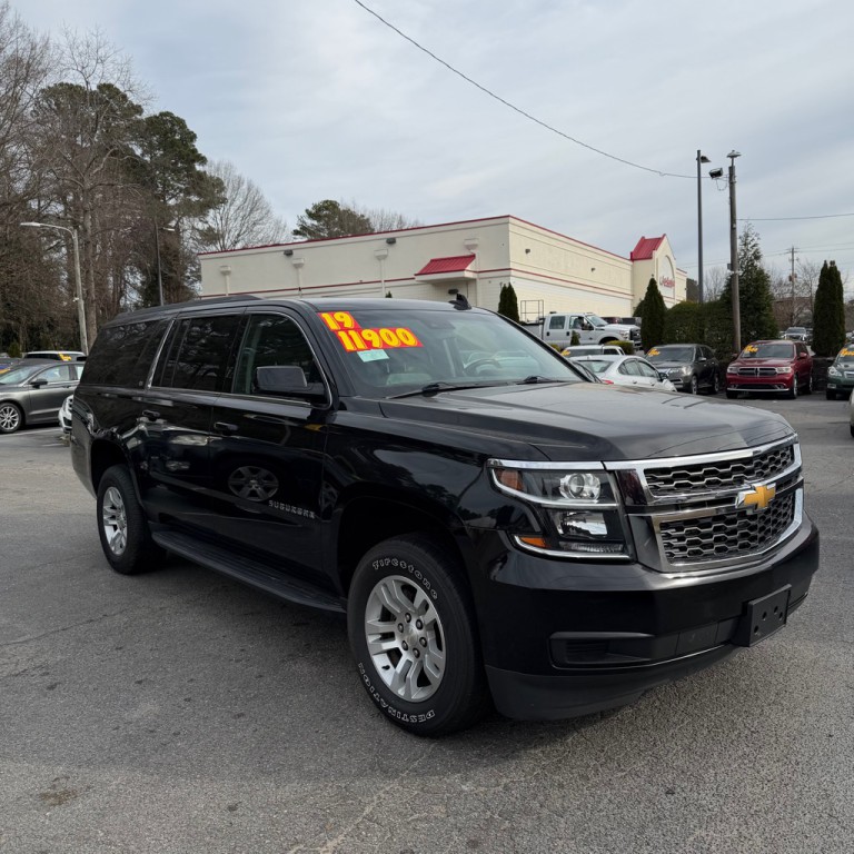 2019 Chevrolet Suburban Image 2