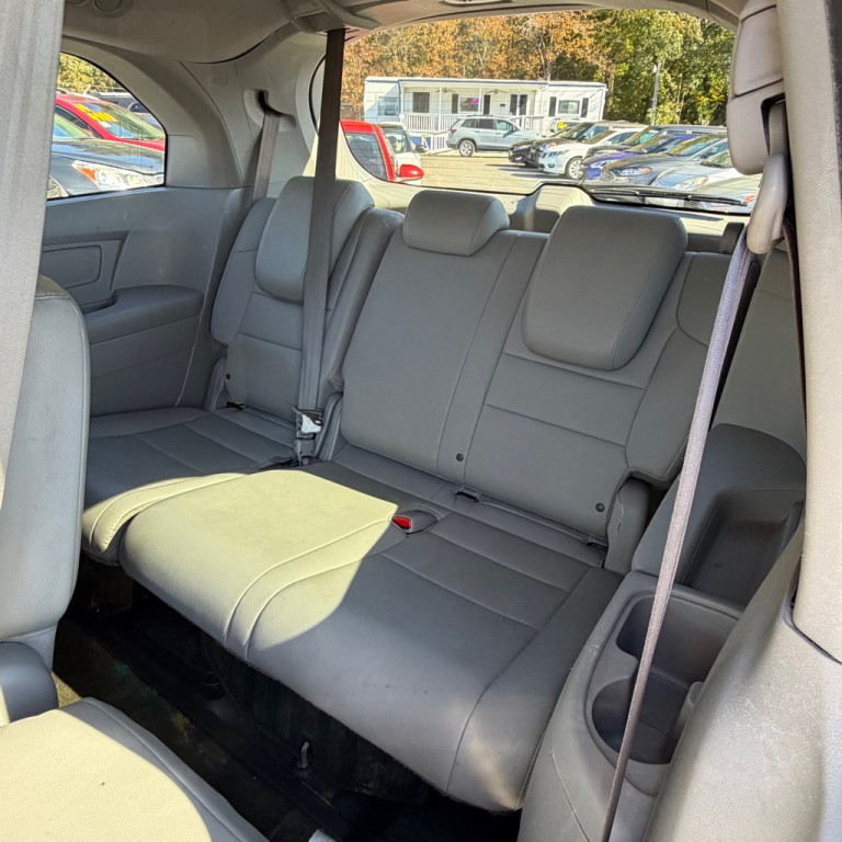 2011 Honda Odyssey Image 12