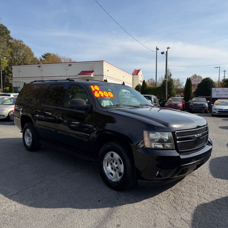 2014 Chevrolet Suburban Image 2