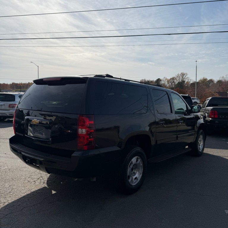 2014 Chevrolet Suburban Image 3