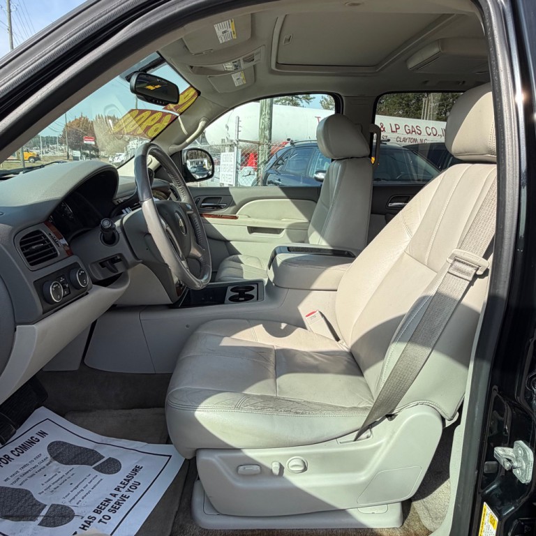 2014 Chevrolet Suburban Image 6