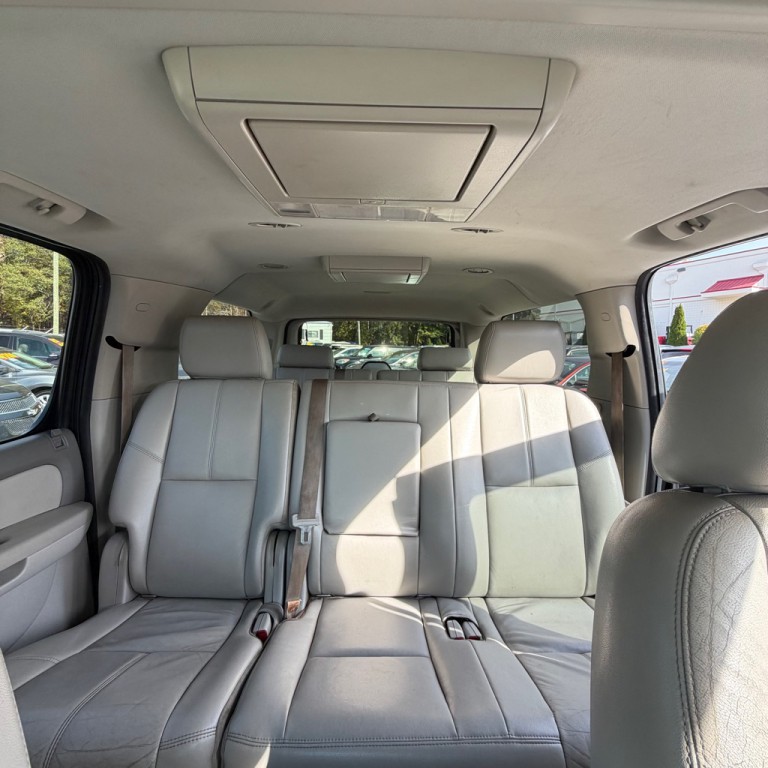 2014 Chevrolet Suburban Image 9