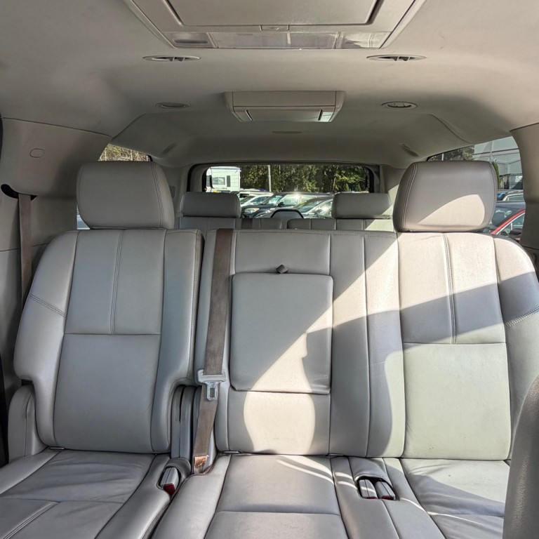 2014 Chevrolet Suburban Image 11