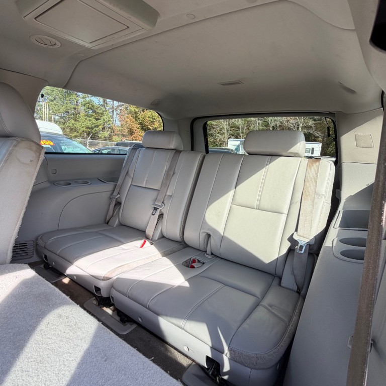 2014 Chevrolet Suburban Image 12