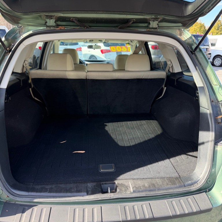 2011 Subaru Outback Image 12