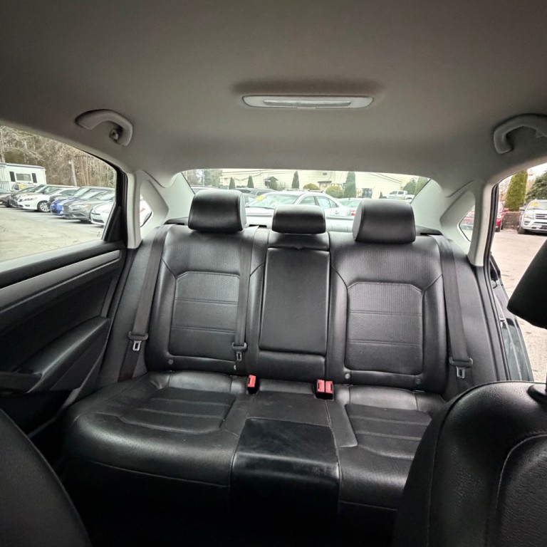 2014 Volkswagen Passat Image 9