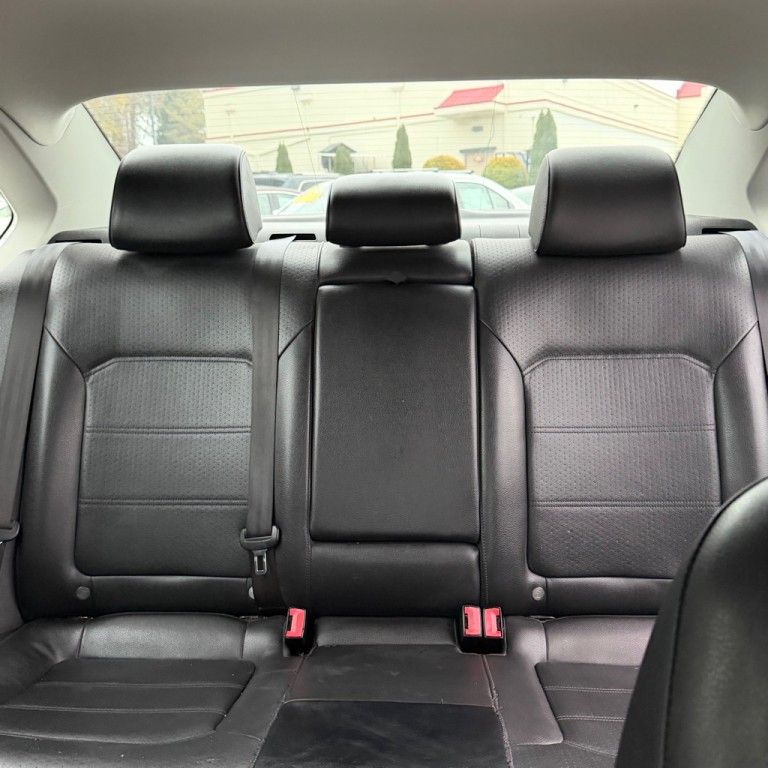 2014 Volkswagen Passat Image 11