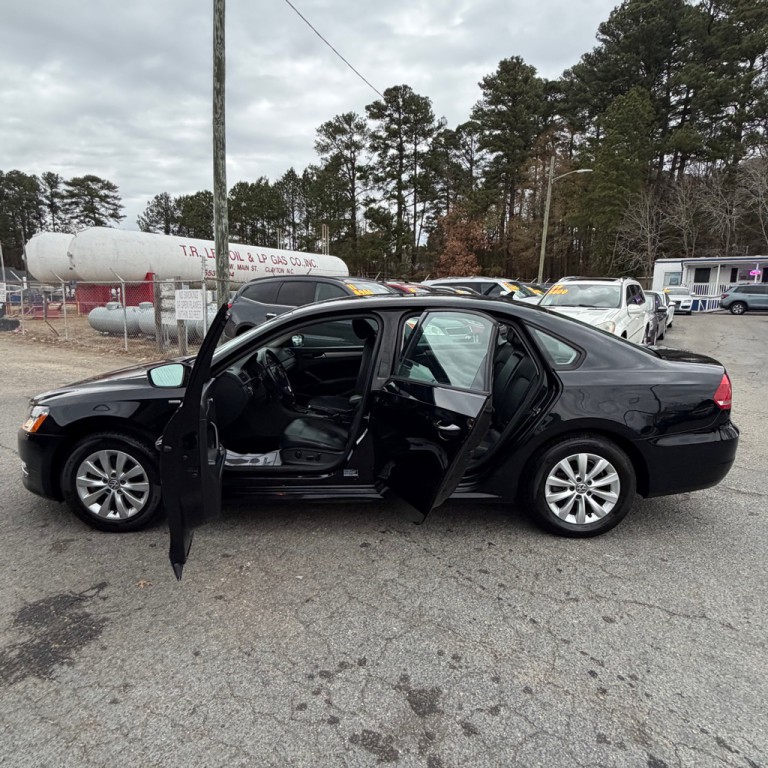 2014 Volkswagen Passat Image 16