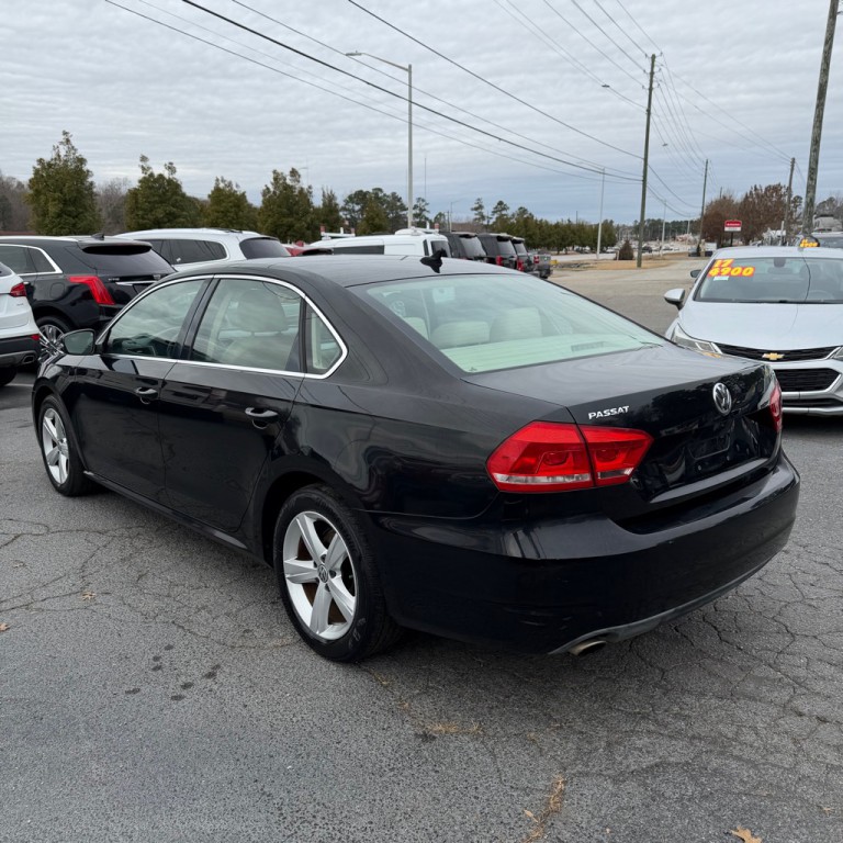 2013 Volkswagen Passat Image 14