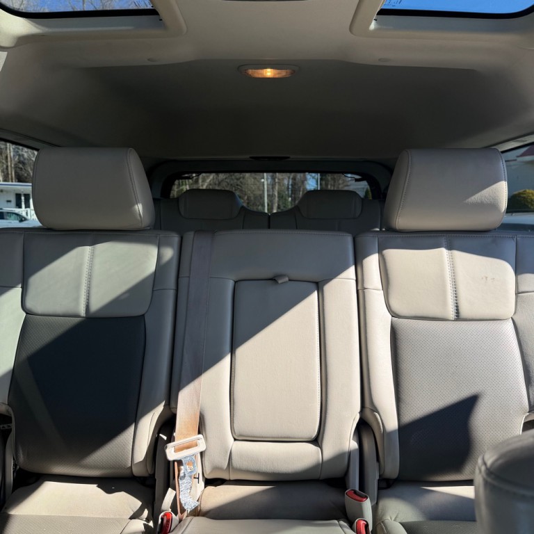 2010 Jeep Commander Image 11