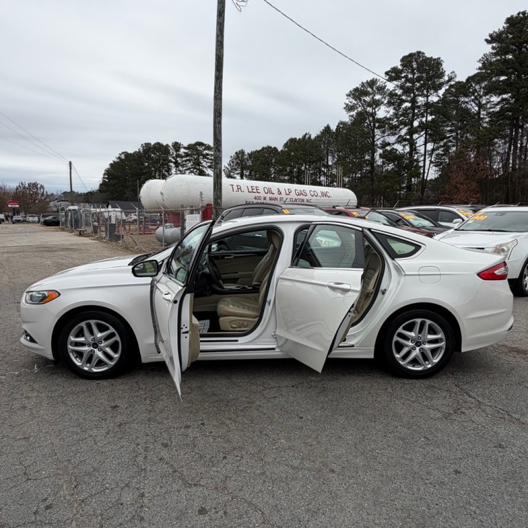 2015 Ford Fusion Image 16