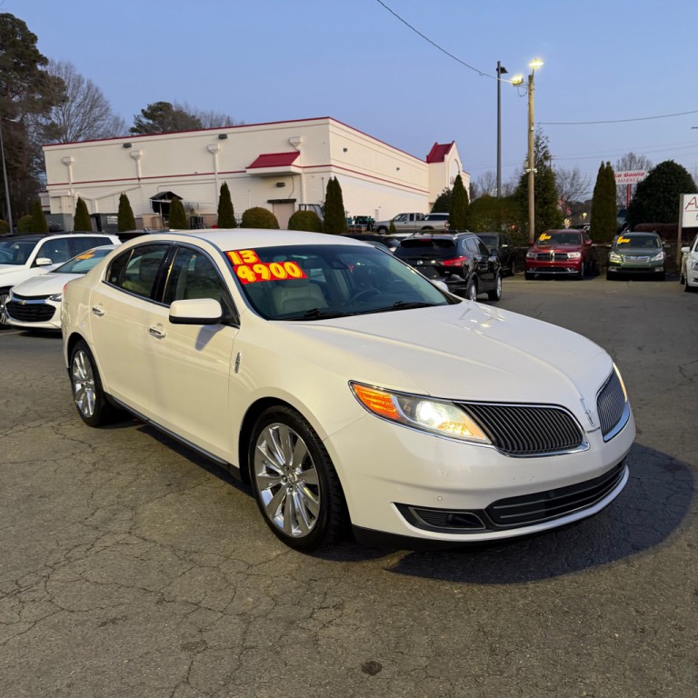 2013 Lincoln MKS Image 2