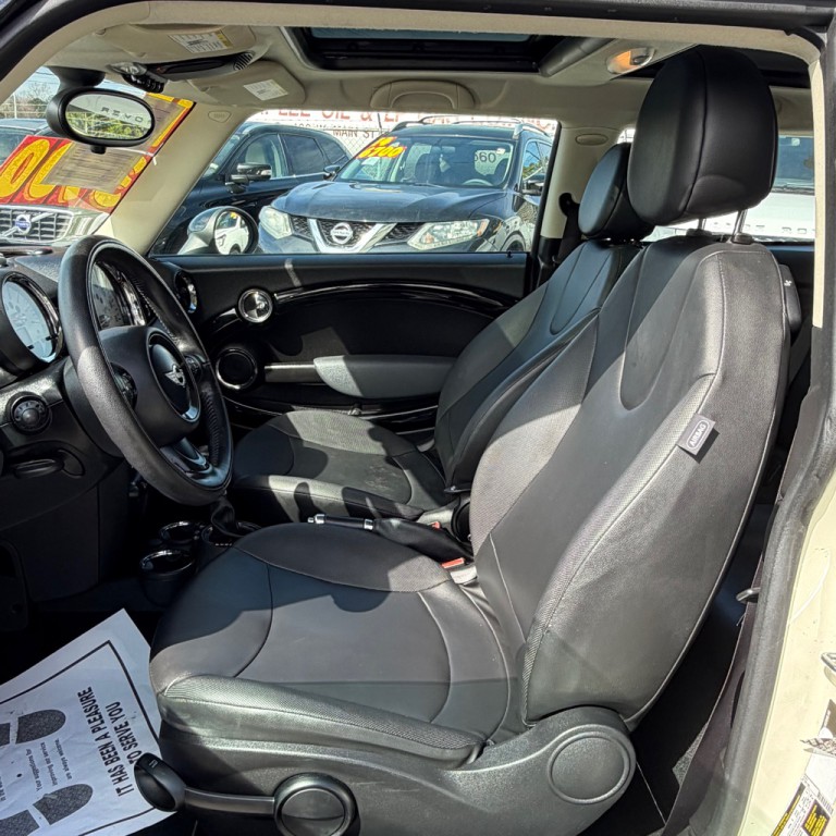 2012 MINI Cooper Image 6