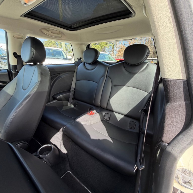 2012 MINI Cooper Image 9