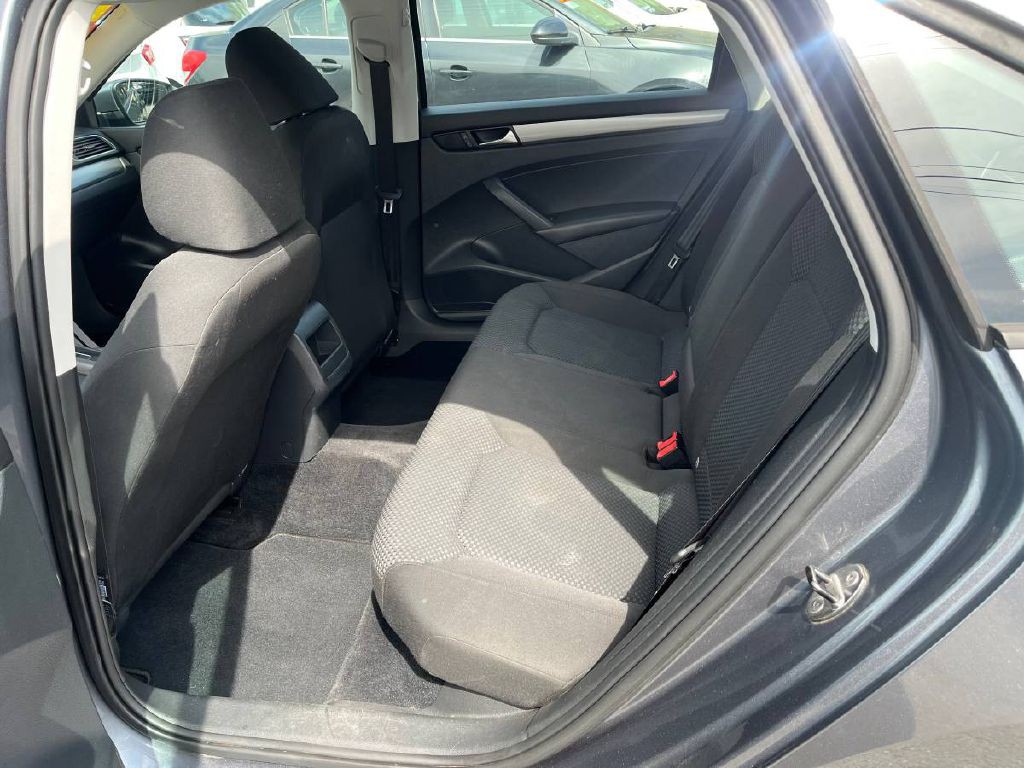 2014 Volkswagen Passat Image 8