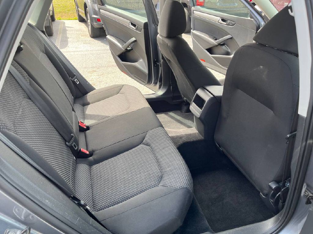 2014 Volkswagen Passat Image 10