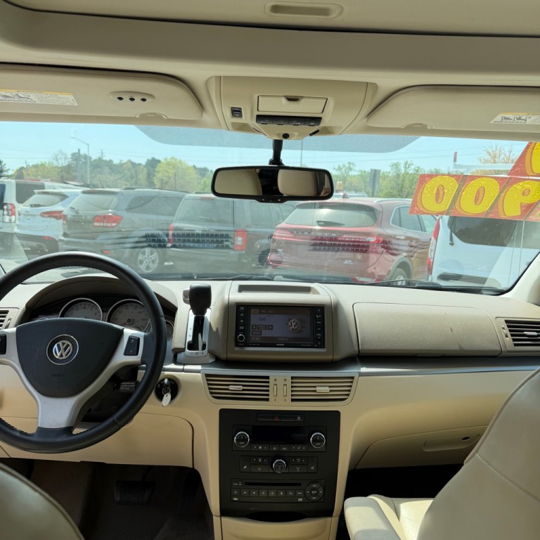 2009 Volkswagen Routan Image 7