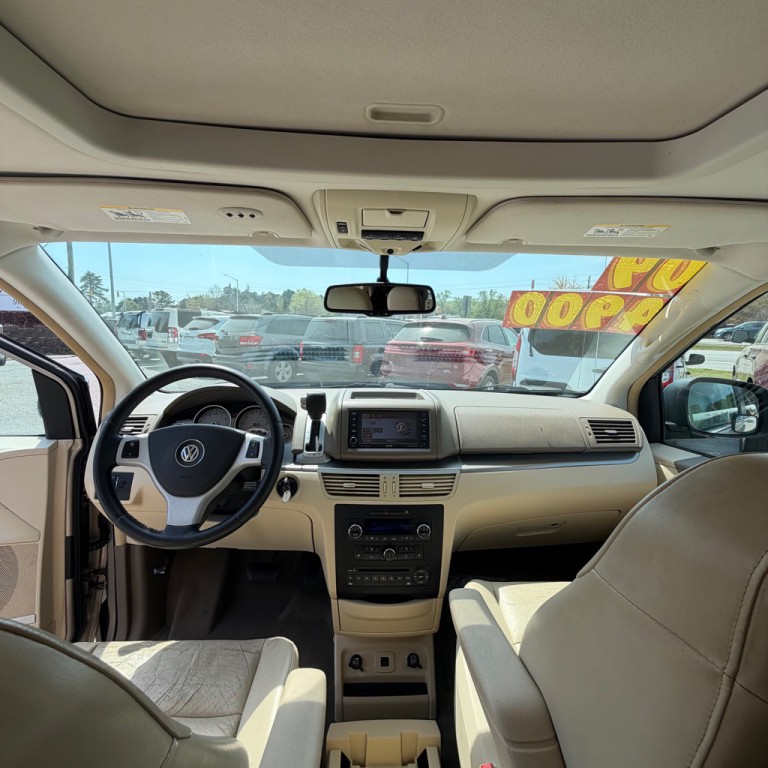 2009 Volkswagen Routan Image 8