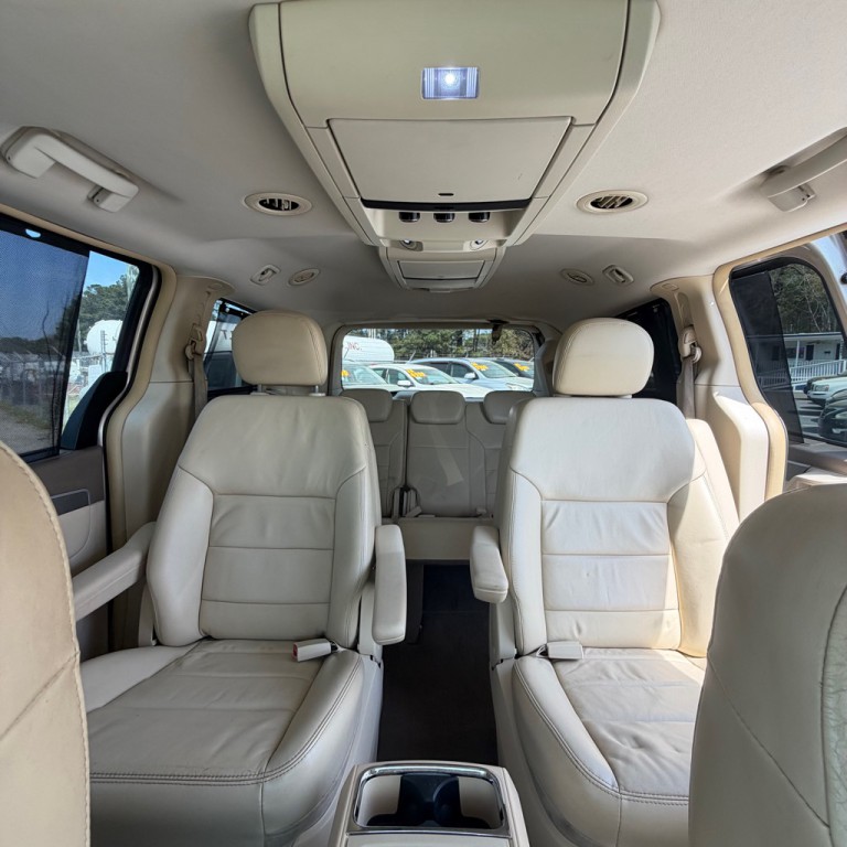 2009 Volkswagen Routan Image 9