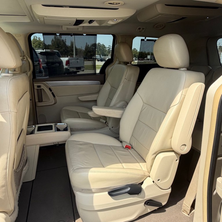 2009 Volkswagen Routan Image 10