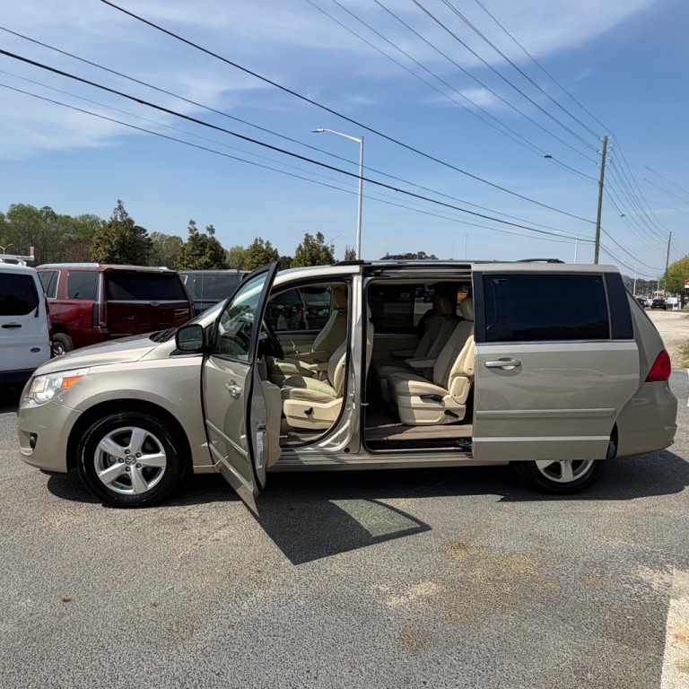 2009 Volkswagen Routan Image 20