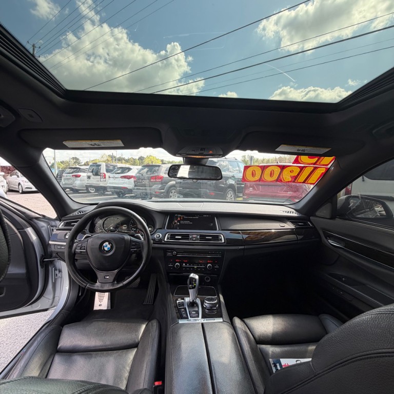 2015 BMW 7 Series Image 8