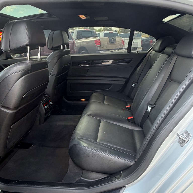 2015 BMW 7 Series Image 10