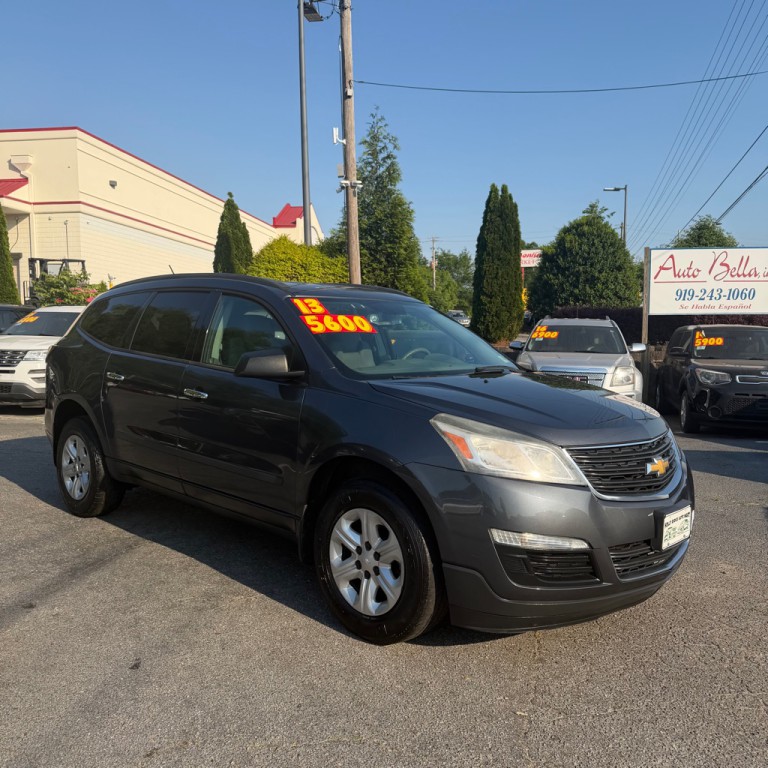 2013 Chevrolet Traverse Image 2
