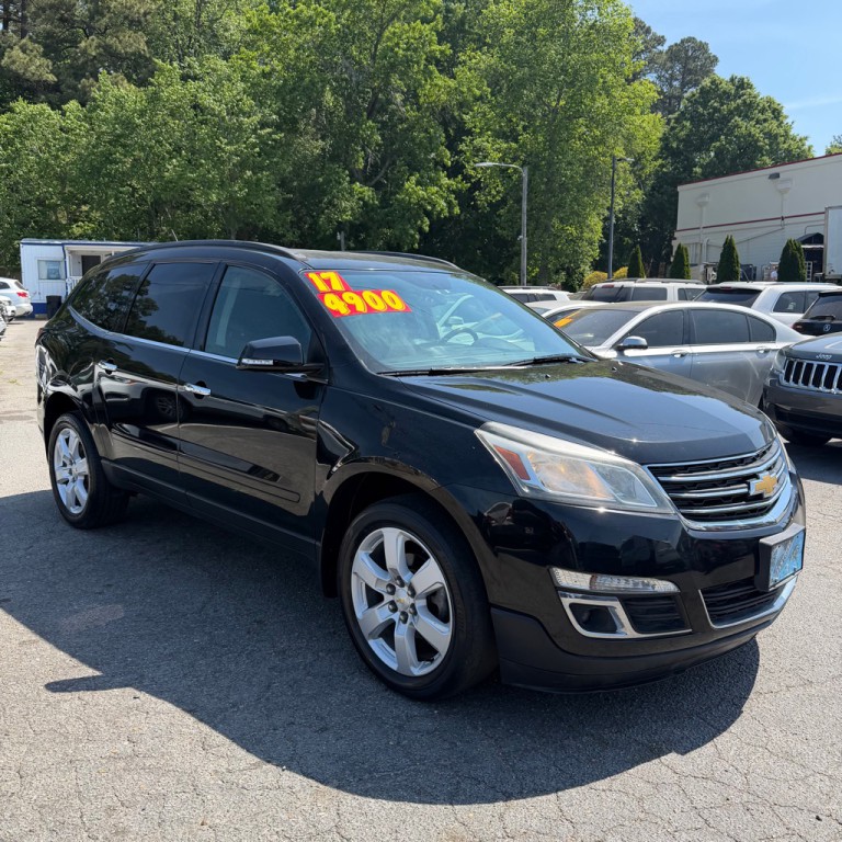 2017 Chevrolet Traverse Image 2