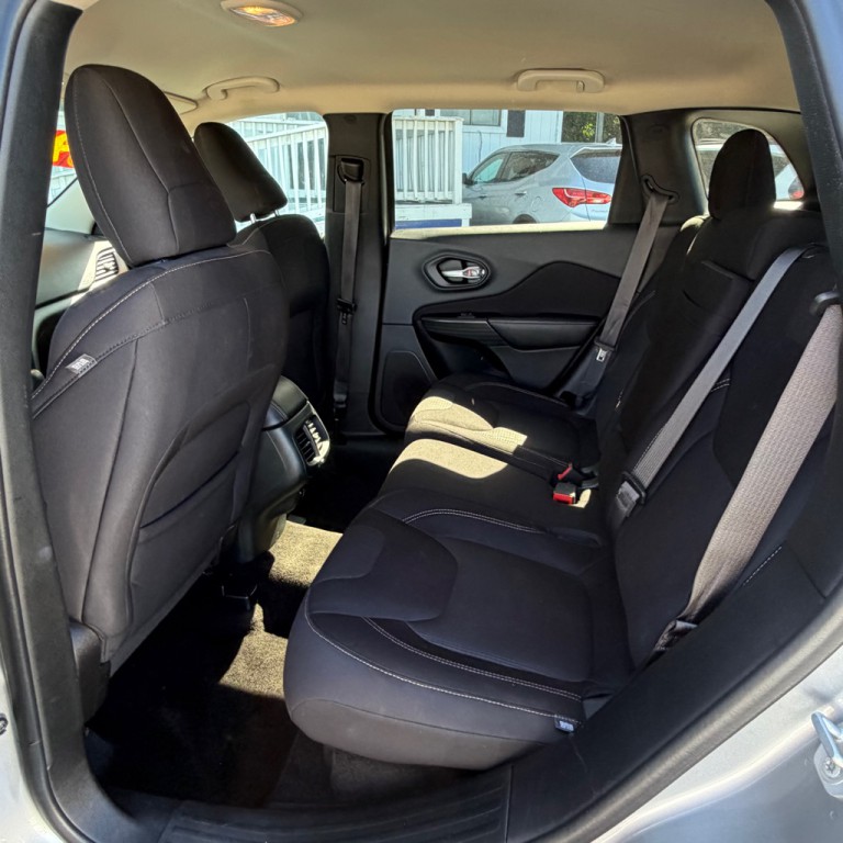 2016 Jeep Cherokee Image 10