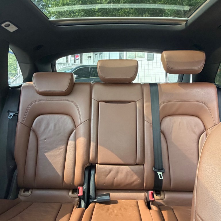 2010 Audi Q5 Image 11
