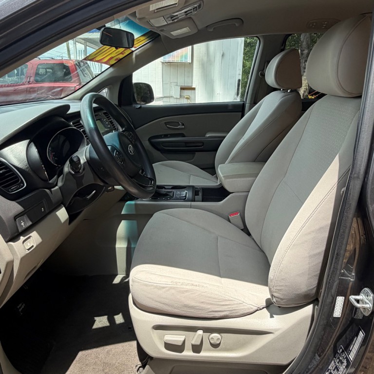 2016 Kia Sedona Image 6