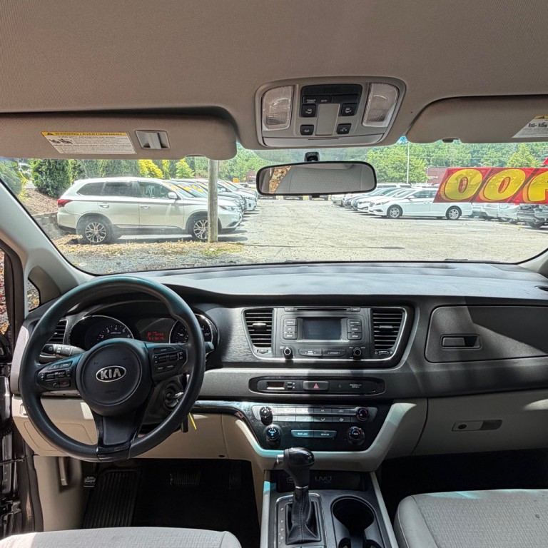 2016 Kia Sedona Image 7