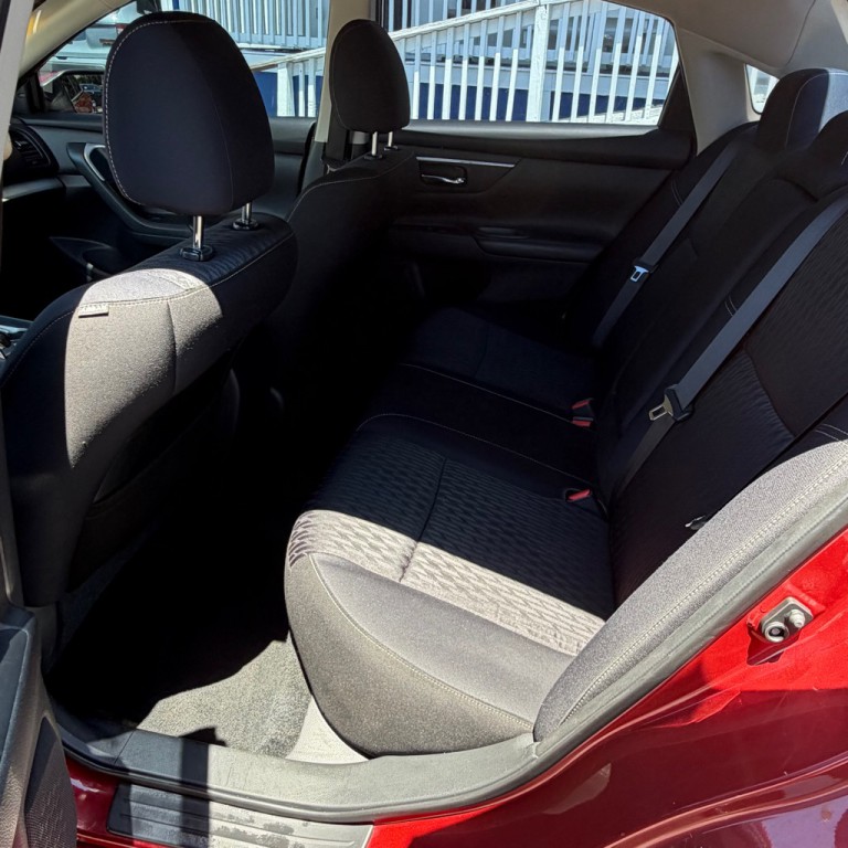 2017 Nissan Altima Image 10