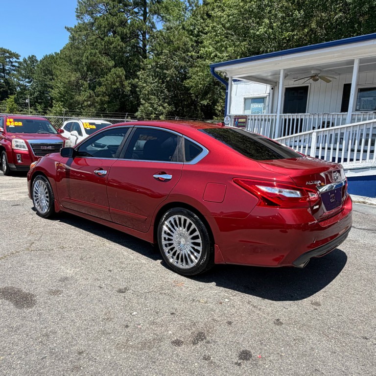 2017 Nissan Altima Image 14