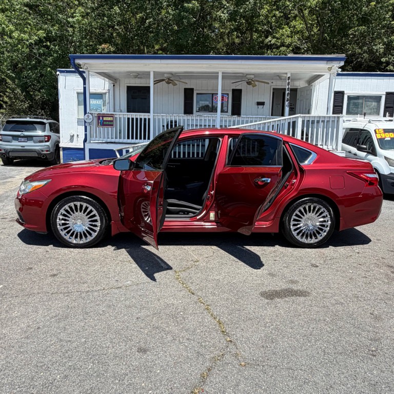 2017 Nissan Altima Image 16