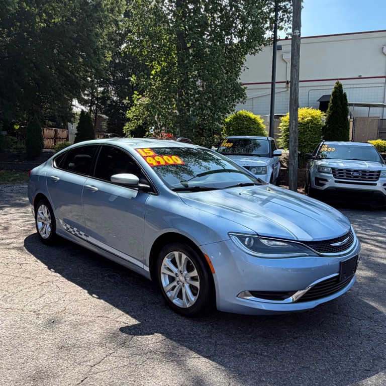 2015 Chrysler 200 Image 2