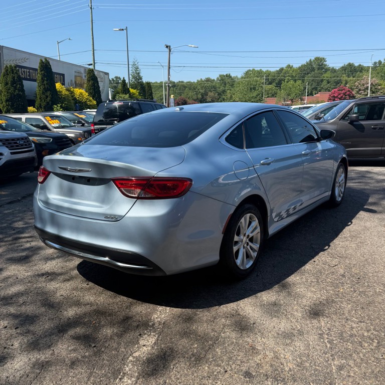 2015 Chrysler 200 Image 3