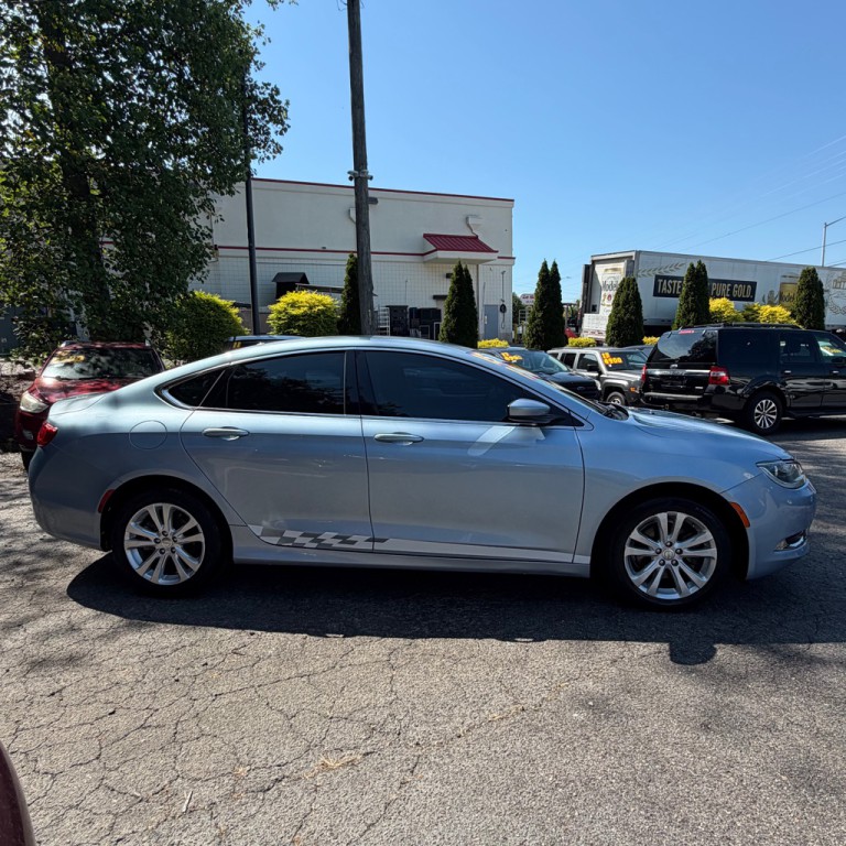 2015 Chrysler 200 Image 4