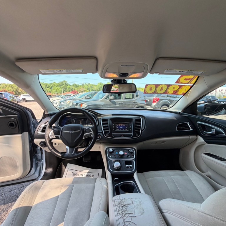 2015 Chrysler 200 Image 8