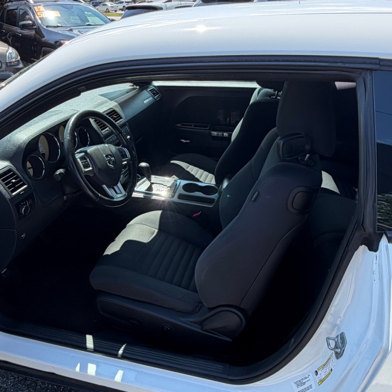 2014 Dodge Challenger Image 6