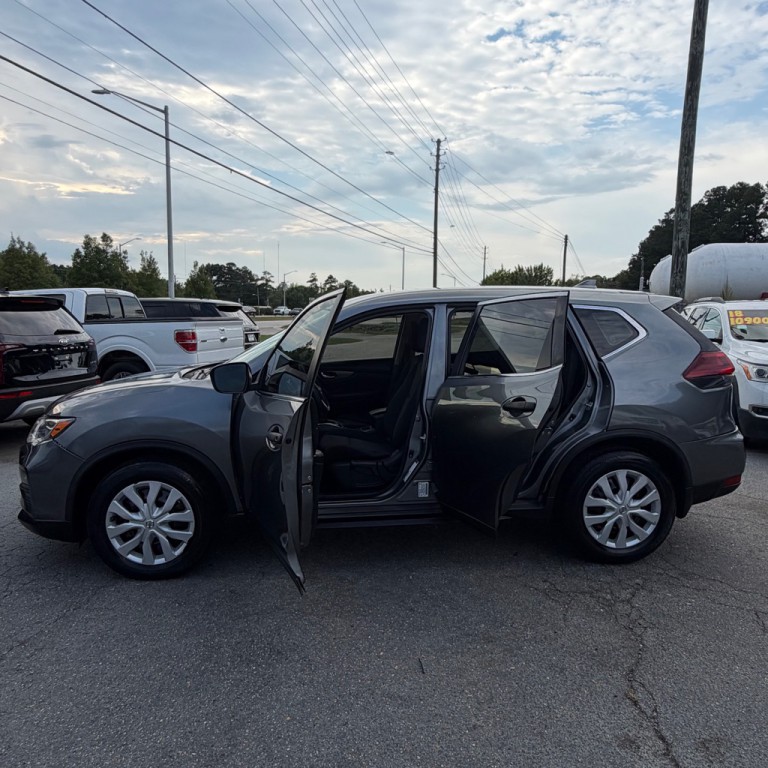 2018 Nissan Rogue Image 17