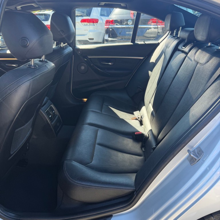 2016 BMW 3 Series Image 10