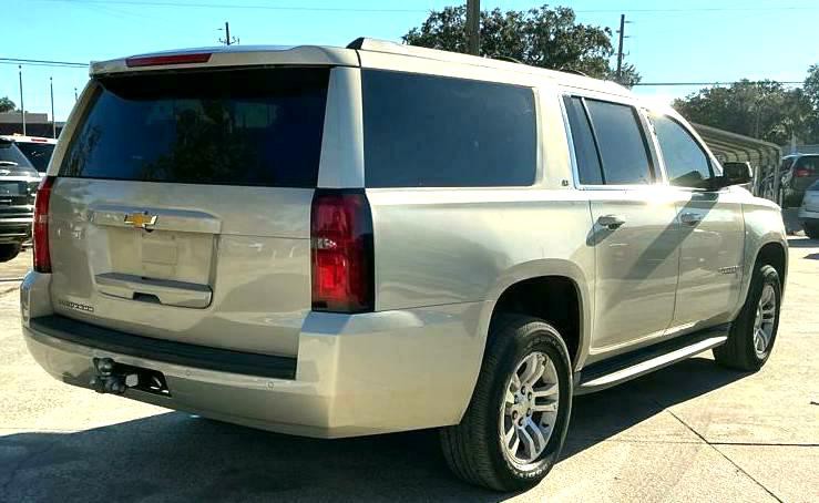 2015 Chevrolet Suburban Image 3