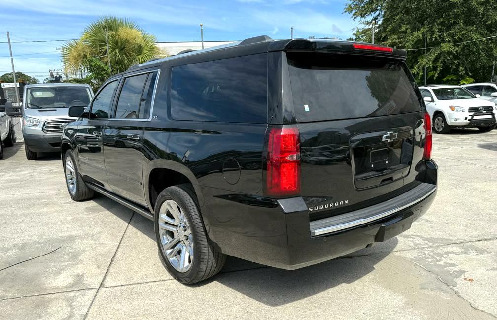 2016 Chevrolet Suburban Image 2