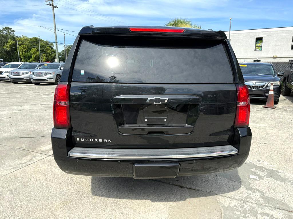 2016 Chevrolet Suburban Image 3