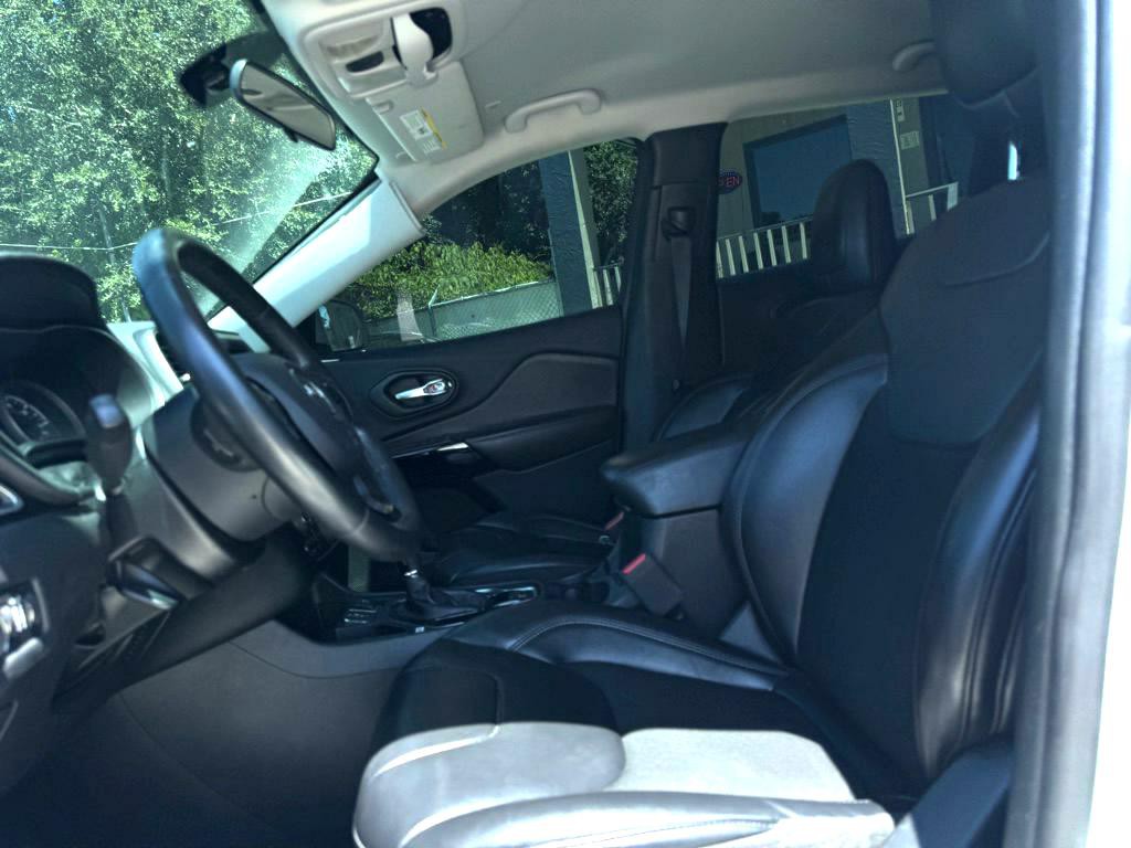 2019 Jeep Cherokee Image 9