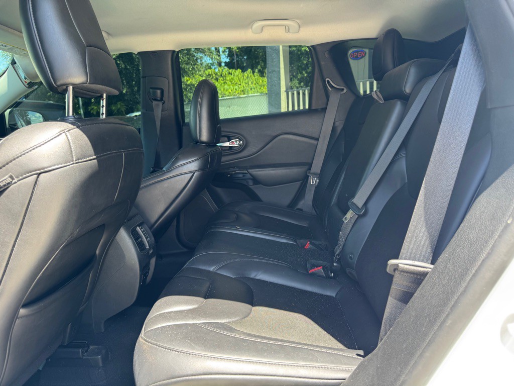 2019 Jeep Cherokee Image 10