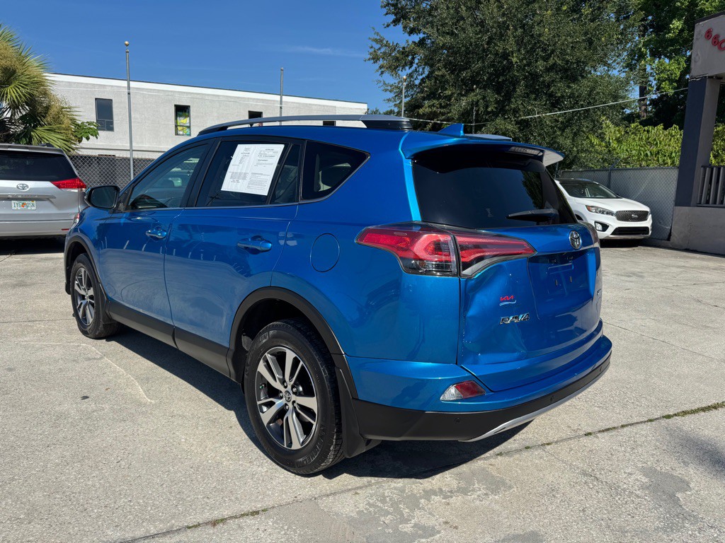 2017 Toyota Rav4 Image 2